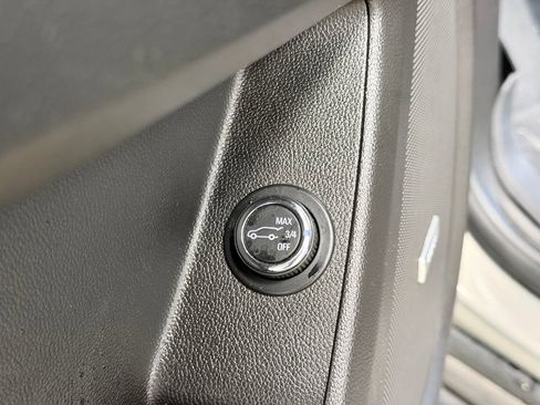 Used 2019 Chevrolet Traverse LT w/ LT Premium Package FWD image 12