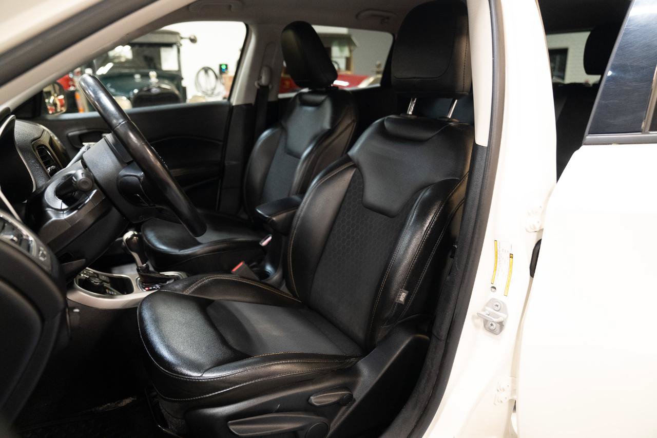 Used 2019 Jeep Compass Latitude w/ Cold Weather Group AWD/4WD image 21