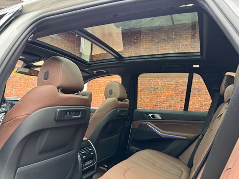 Used 2022 BMW X5 xDrive40i w/ Premium Package AWD/4WD image 3