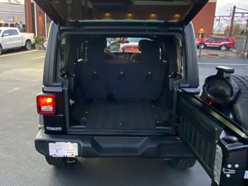 Certified 2022 Jeep Wrangler Unlimited Sport image 23