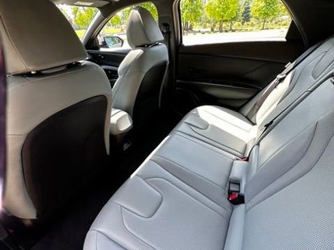 Used 2024 Hyundai Elantra Limited FWD image 19