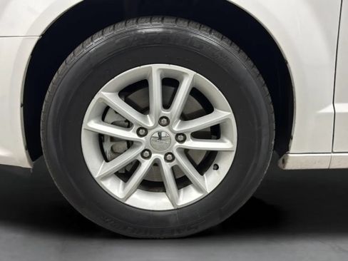 Used 2015 Dodge Grand Caravan SXT FWD image 29