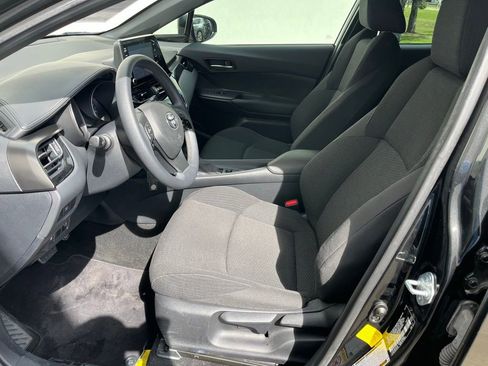 Used 2019 Toyota C-HR LE FWD image 10