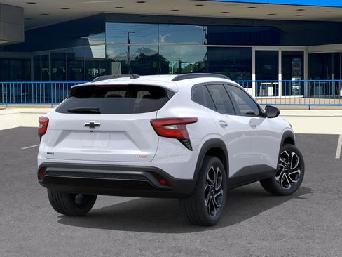 New 2026 Chevrolet Trax RS w/ Sunroof Package FWD image 4