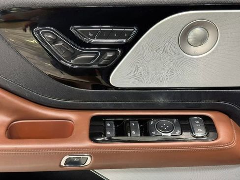 Used 2025 Lincoln Aviator Reserve w/ Equipment Group 201A AWD/4WD image 13