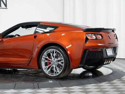 Used 2015 Chevrolet Corvette Z06 w/ 2LZ Preferred Equipment Group image 30