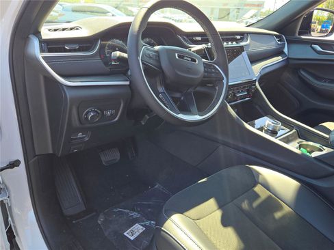 New 2025 Jeep Grand Cherokee Altitude image 25