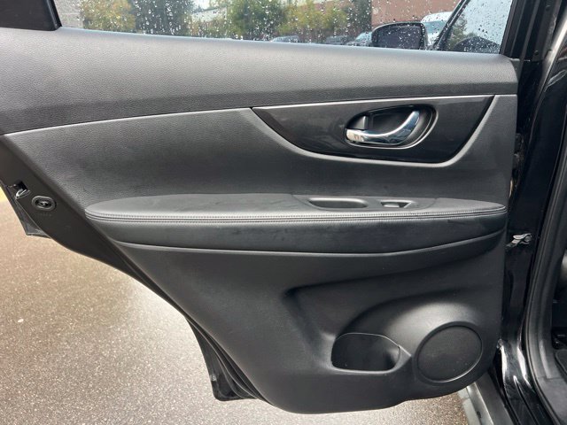 Used 2017 Nissan Rogue S AWD/4WD image 12