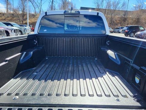 Used 2019 Toyota Tacoma TRD Off-Road image 11