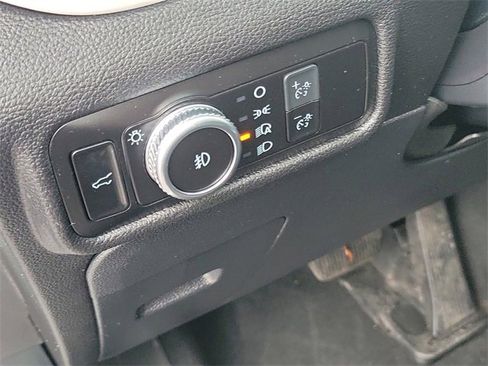 Used 2022 Ford Explorer XLT w/ Equipment Group 202A image 12