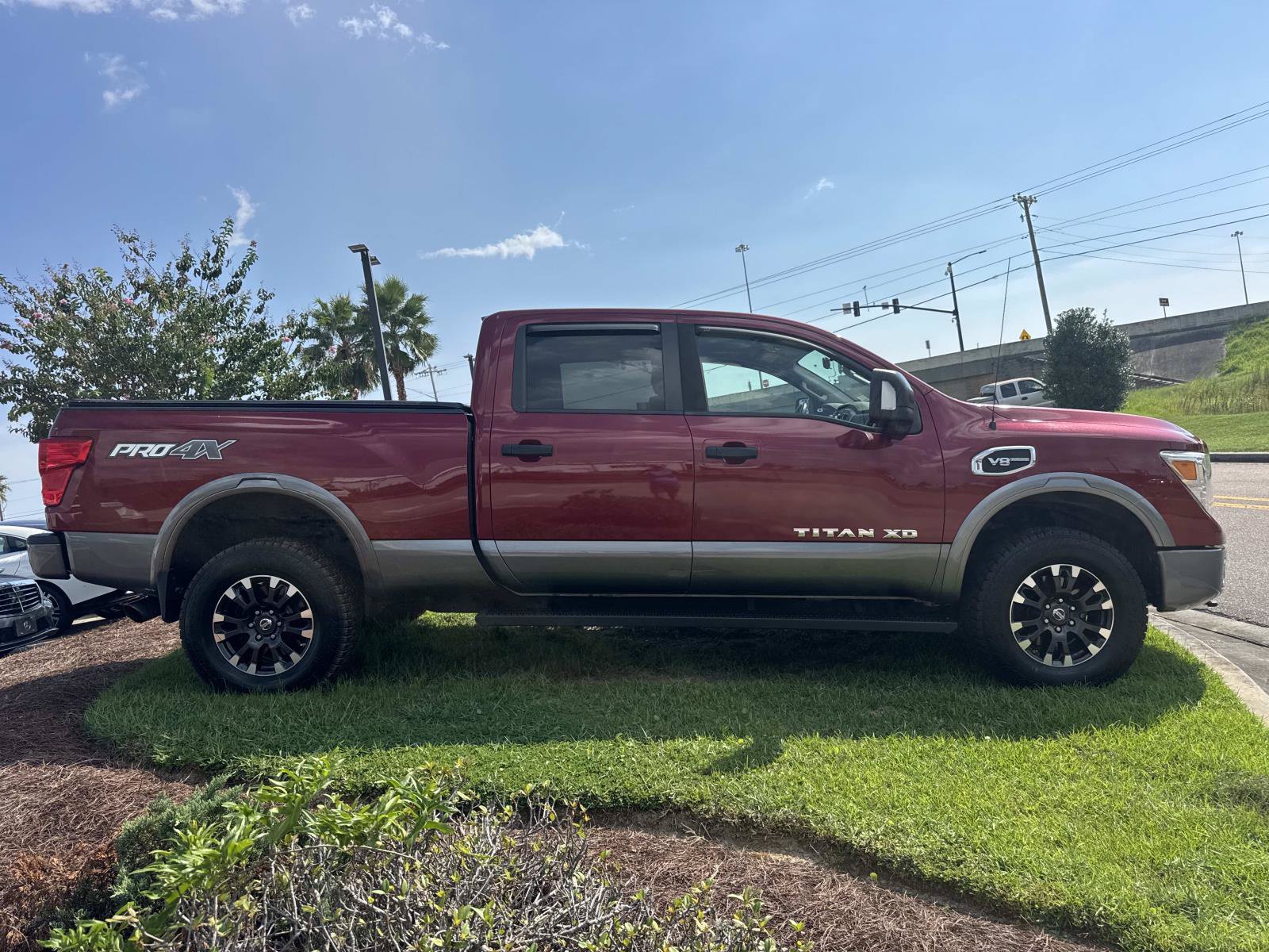 Used 2017 Nissan Titan PRO-4X AWD/4WD image 5