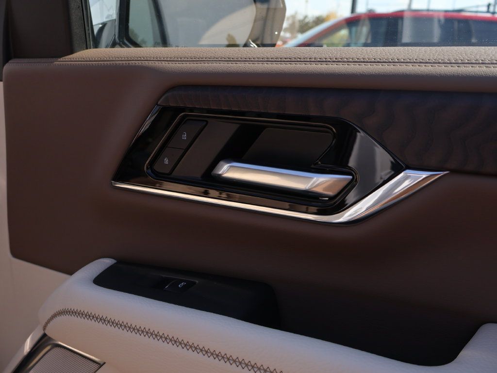 Certified 2026 GMC Yukon Denali w/ Denali Reserve Package AWD/4WD image 8