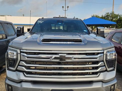 Used 2024 Chevrolet Silverado 2500 High Country w/ High Country Premium Package AWD/4WD image 2