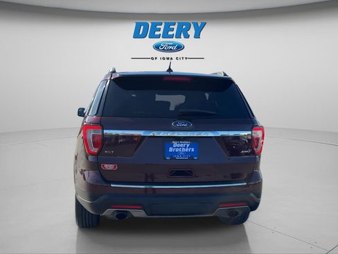Used 2018 Ford Explorer XLT w/ Equipment Group 202A image 4