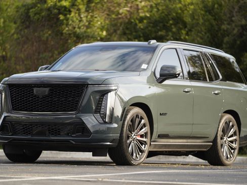 Used 2025 Cadillac Escalade V w/ LPO, Floor Liner Package image 61