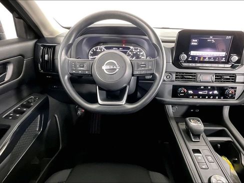 Used 2024 Nissan Pathfinder S image 7