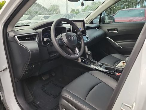 Used 2023 Toyota Corolla Cross XLE w/ Convenience Package FWD image 13