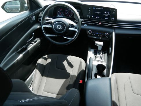 Used 2023 Hyundai Elantra SEL FWD image 9