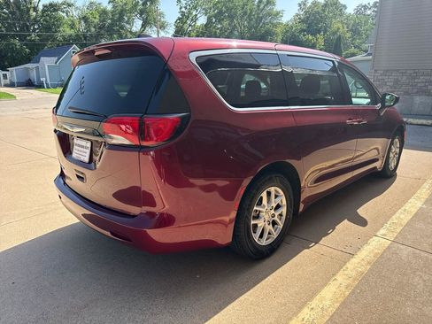Used 2023 Chrysler Voyager LX FWD image 4