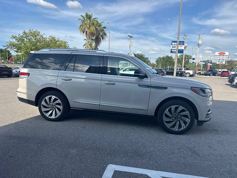 Used 2023 Lincoln Navigator Reserve AWD/4WD image 5