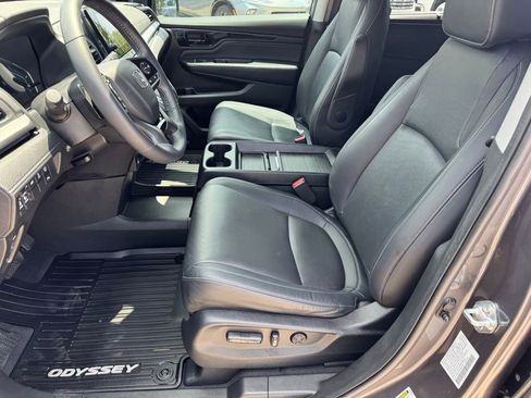 Used 2023 Honda Odyssey Touring image 12