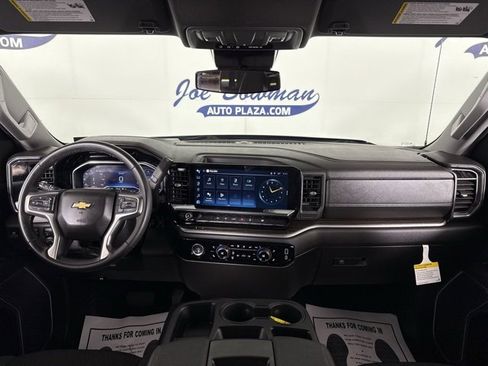 Used 2024 Chevrolet Silverado 1500 LT image 2