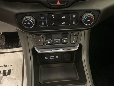 Used 2019 GMC Terrain SLE w/ LPO, Floor Liner Package AWD/4WD image 11