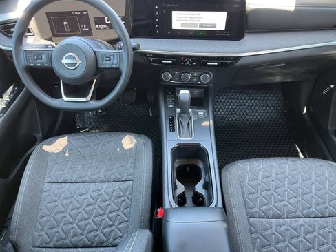 Used 2025 Nissan Kicks SV FWD image 12