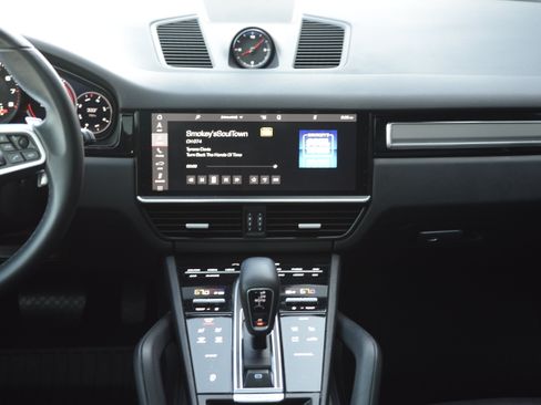 Certified 2021 Porsche Cayenne AWD/4WD image 11