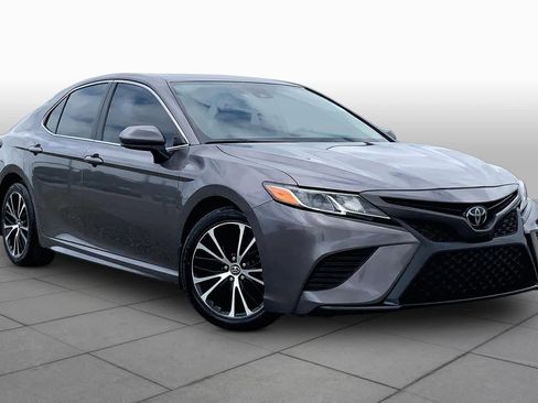 Used 2019 Toyota Camry SE image 3