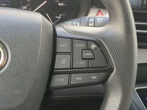 Used 2025 Toyota Sienna LE FWD image 29