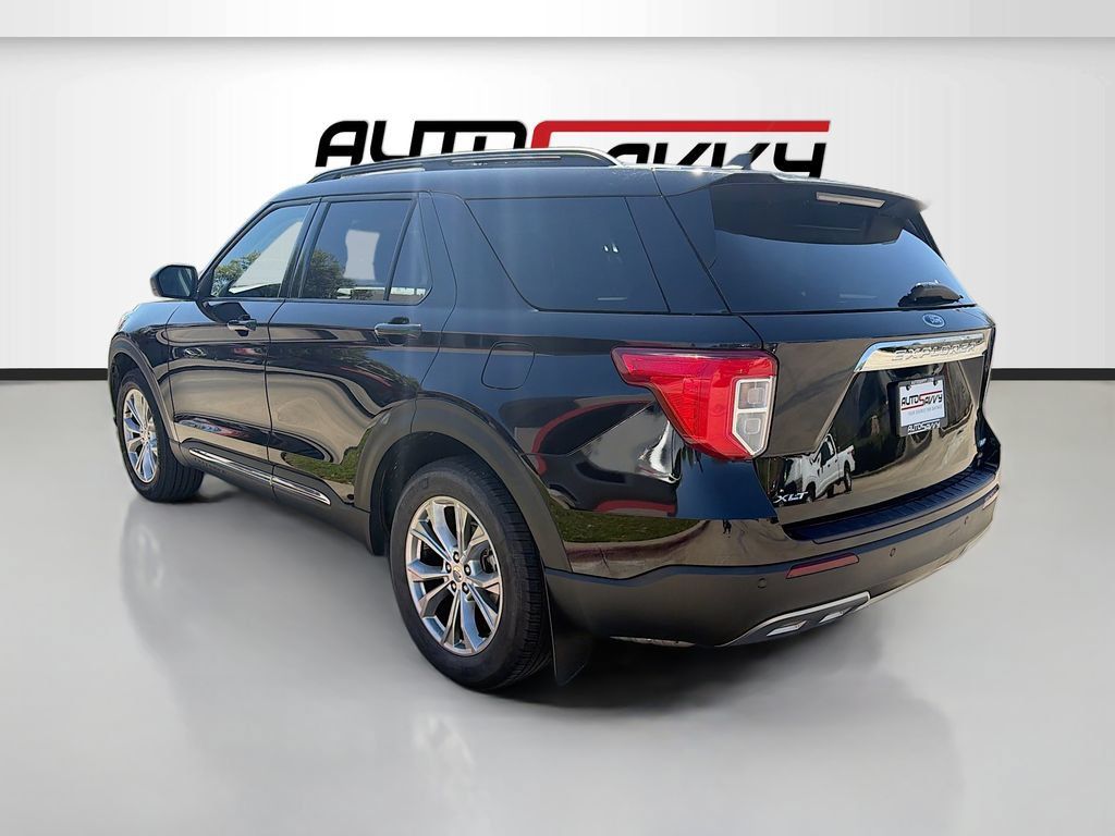 Used 2022 Ford Explorer XLT w/ Equipment Group 202A AWD/4WD image 5