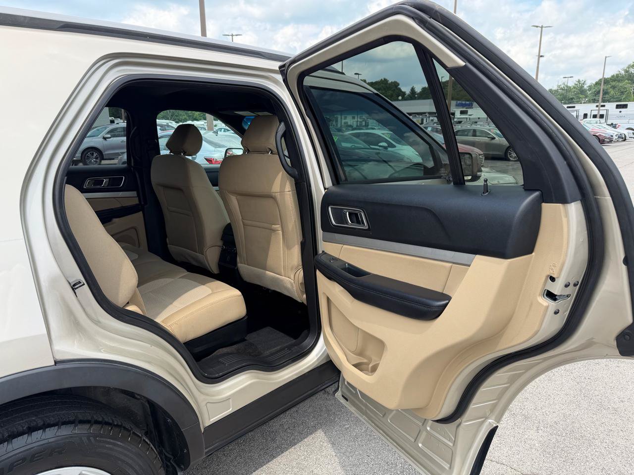 Used 2017 Ford Explorer XLT FWD image 10