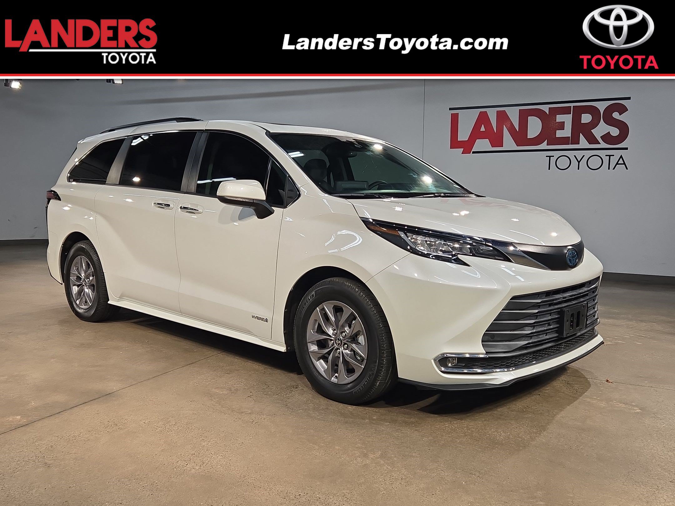 Used 2021 Toyota Sienna XLE FWD image 1