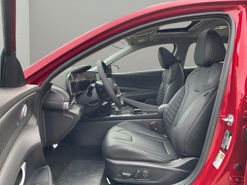 New 2025 Hyundai Elantra Limited image 11