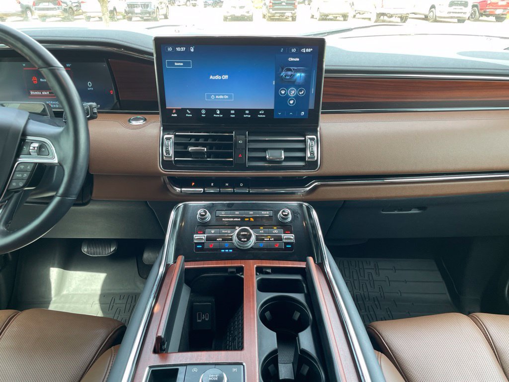 Used 2022 Lincoln Navigator Reserve AWD/4WD image 12