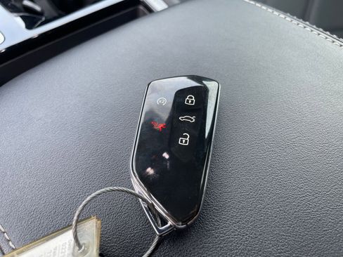 Used 2025 Volkswagen Atlas Cross Sport SE image 28