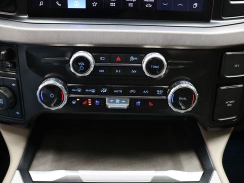 Used 2025 Ford F350 Platinum w/ Platinum Plus Package image 31