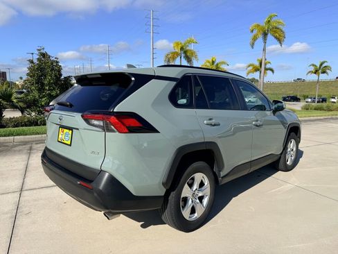 Used 2021 Toyota RAV4 XLE image 3