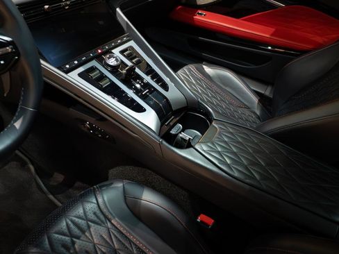 Used 2024 Aston Martin DB12 Coupe RWD image 18