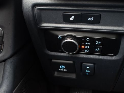 Used 2024 Ford Expedition XLT image 40