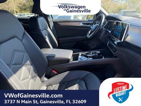 Certified 2025 Volkswagen Atlas Cross Sport SE image 8