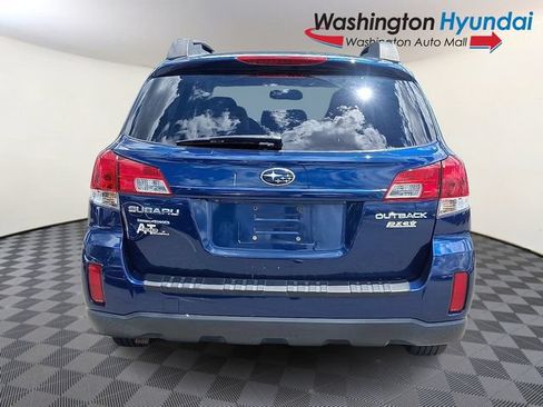 Used 2011 Subaru Outback 2.5i Premium AWD/4WD image 5