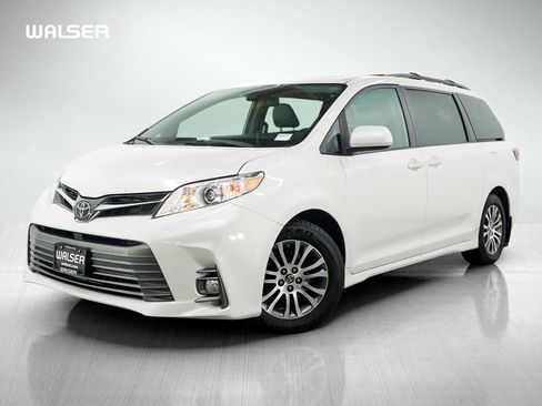 Used 2020 Toyota Sienna XLE Premium w/ Carpet Mat Package FWD image 1