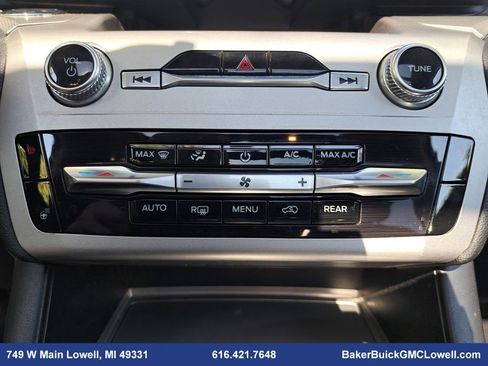 Used 2022 Ford Explorer XLT w/ XLT Sport Appearance Package image 22