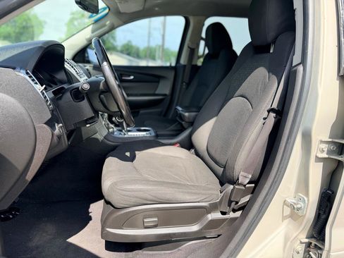 Used 2010 GMC Acadia SLE FWD image 10