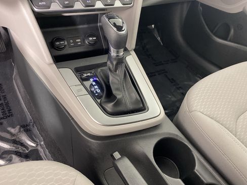 Used 2020 Hyundai Elantra SE FWD image 32