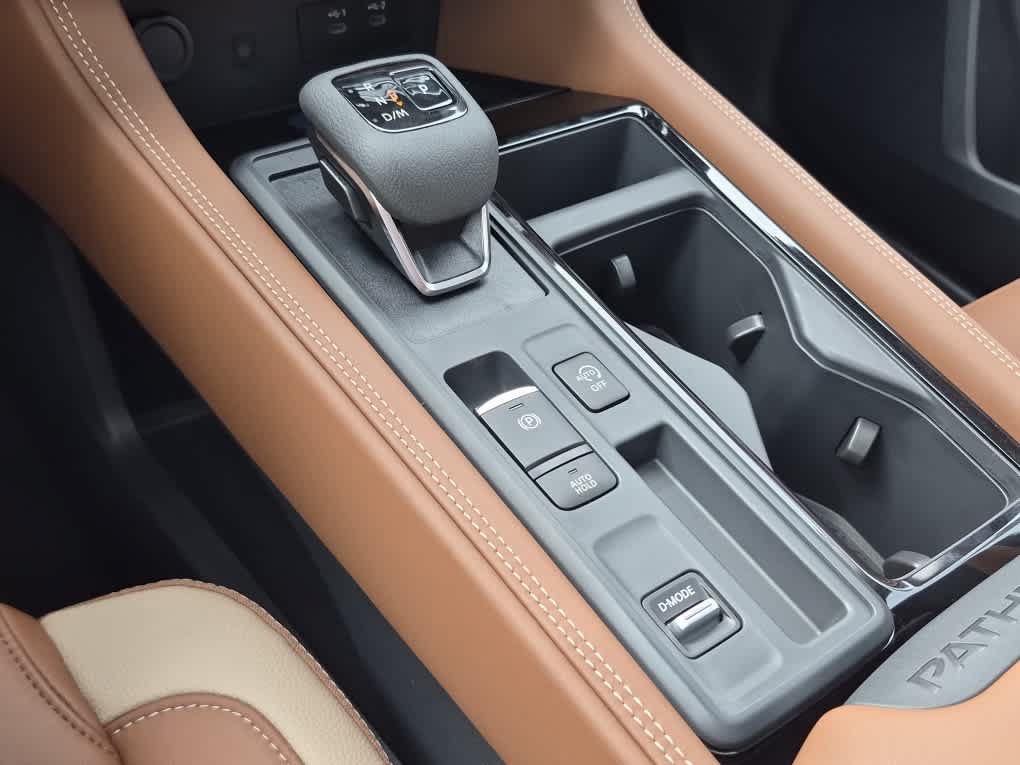 New 2026 Nissan Pathfinder Platinum FWD image 15