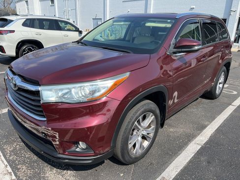 Used 2015 Toyota Highlander XLE image 1