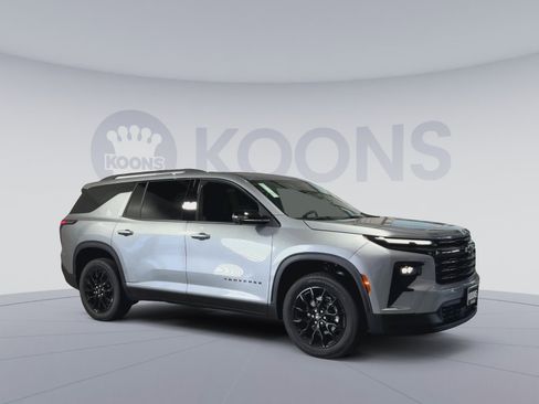 New 2026 Chevrolet Traverse LT w/ Midnight/Sport Edition FWD image 2